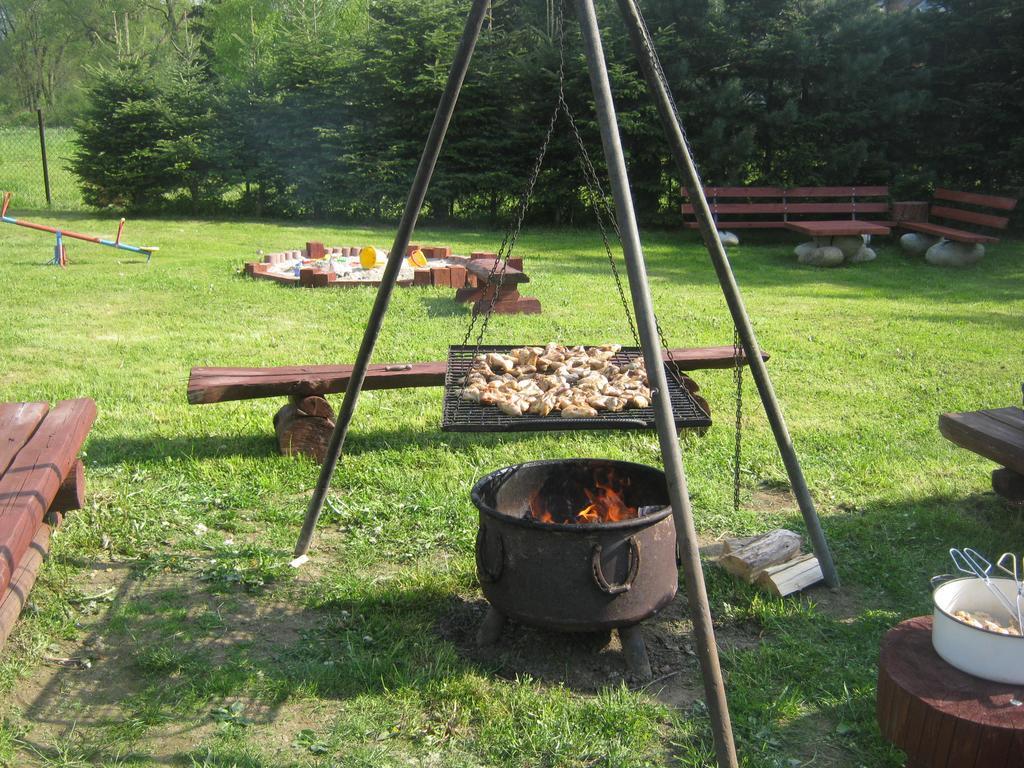 Hacjenda - Apartamenty I Pokoje Goscinne Czarna Gora Luaran gambar