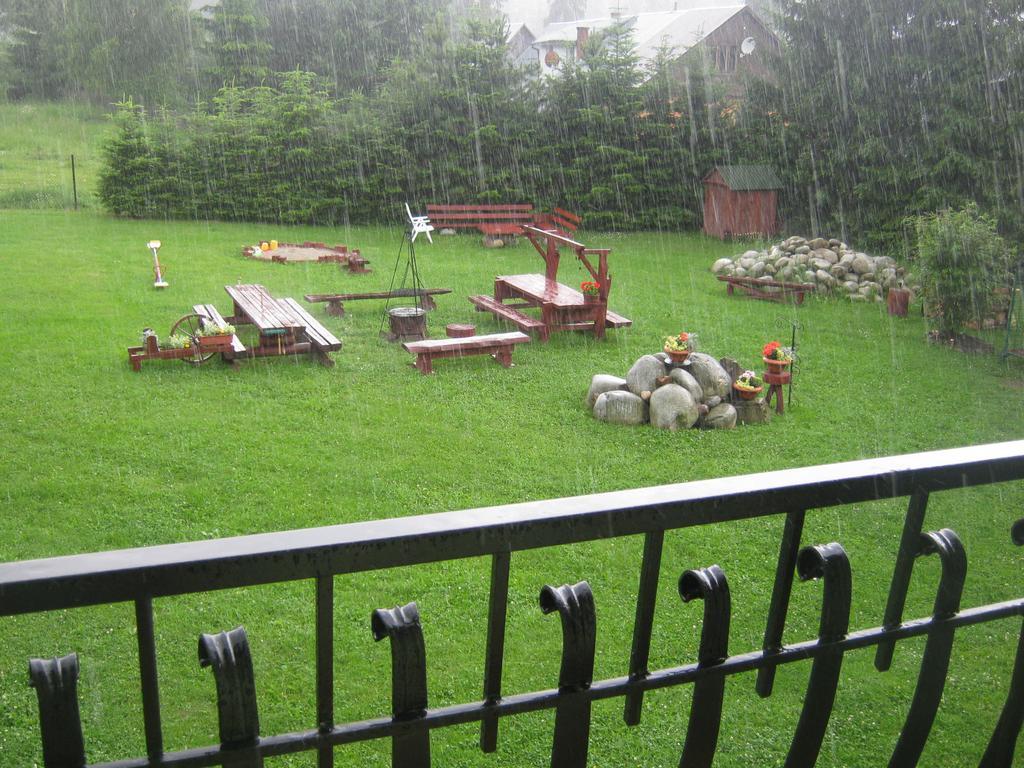 Hacjenda - Apartamenty I Pokoje Goscinne Czarna Gora Luaran gambar