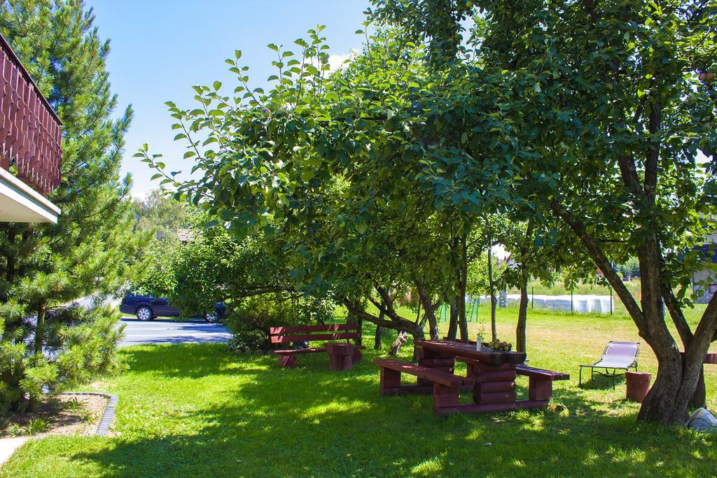 Hacjenda - Apartamenty I Pokoje Goscinne Czarna Gora Luaran gambar