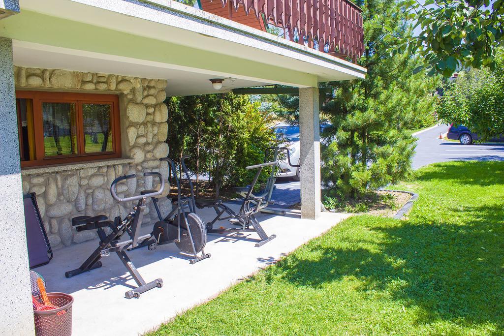 Hacjenda - Apartamenty I Pokoje Goscinne Czarna Gora Luaran gambar