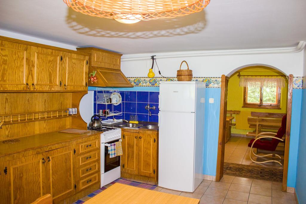 Hacjenda - Apartamenty I Pokoje Goscinne Czarna Gora Luaran gambar