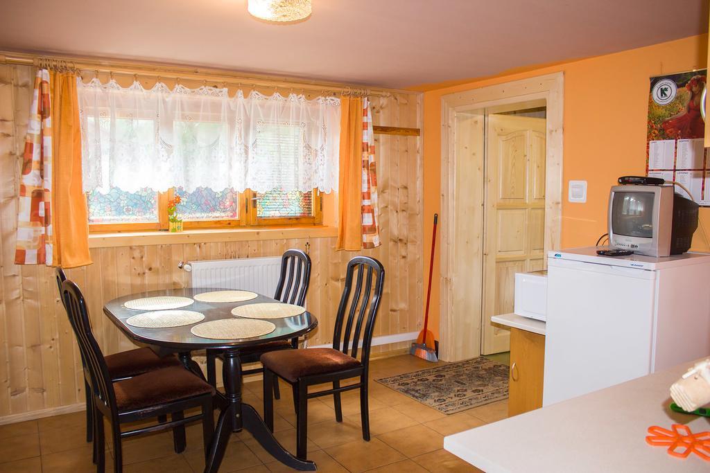 Hacjenda - Apartamenty I Pokoje Goscinne Czarna Gora Luaran gambar